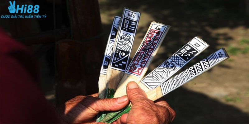 Chuẩn bị bộ bài theo quy định để bắt đầu cuộc chơi